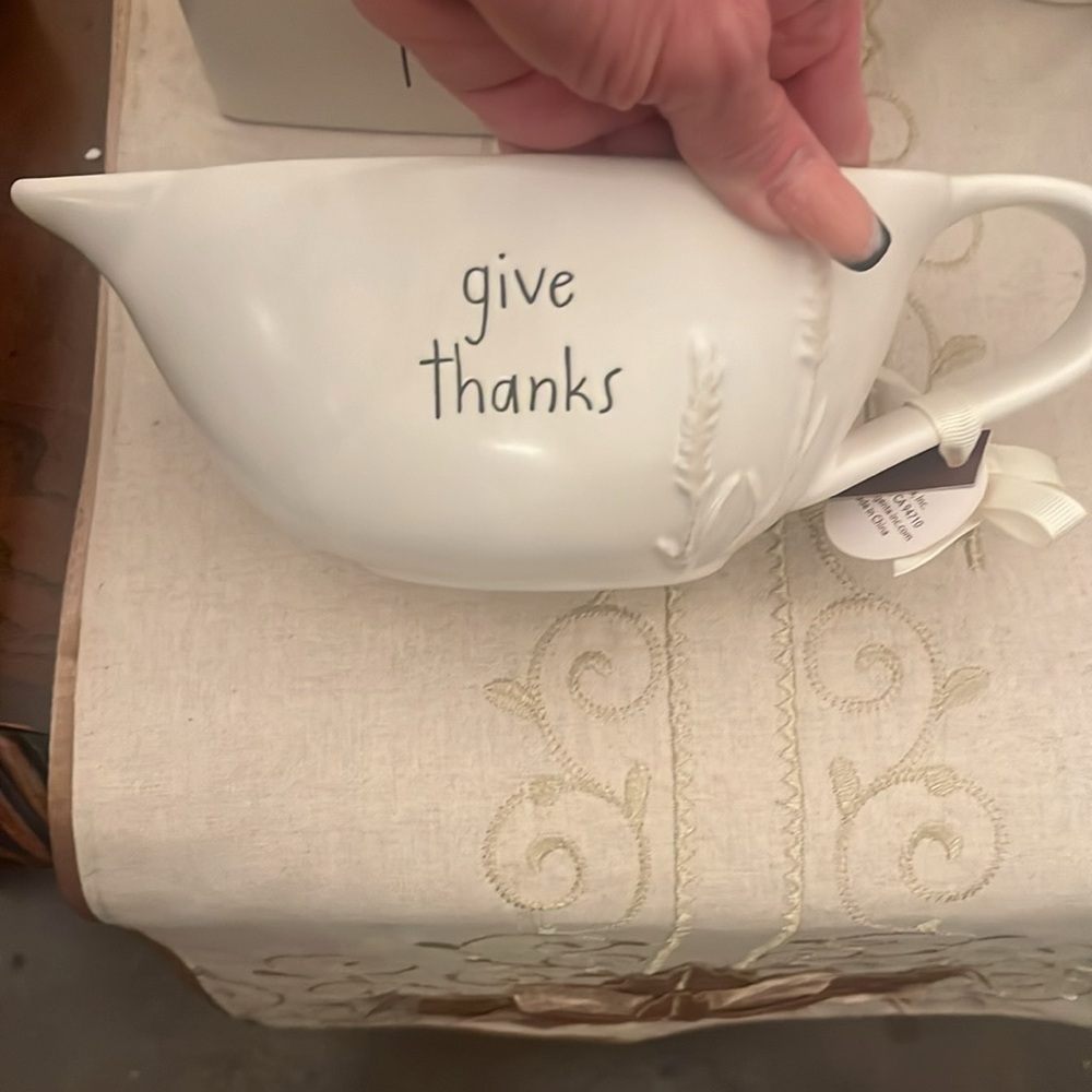 BWT Rae Dunn "Give Thanks" 🙏 🦃 Gravy Boat ceramic - Picture 5 of 5